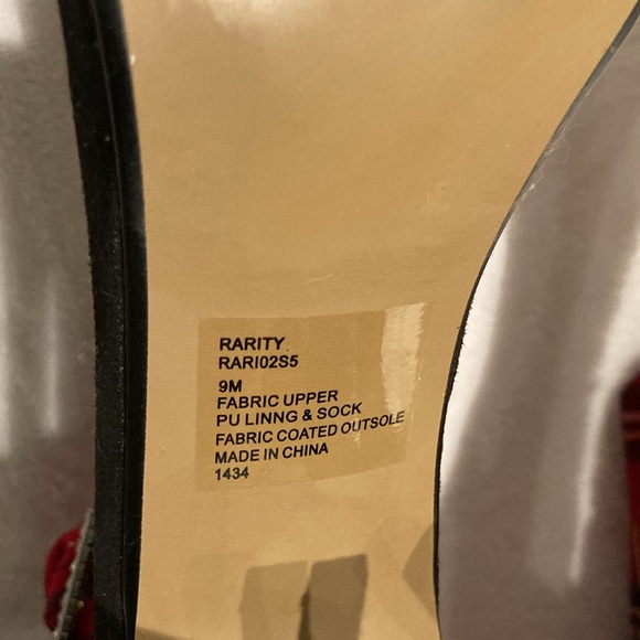 Betsey Johnson Womens RARITY Red Buckle Man Made Ankle Strap Shoes NEW w/o tags - Picture 5 of 5